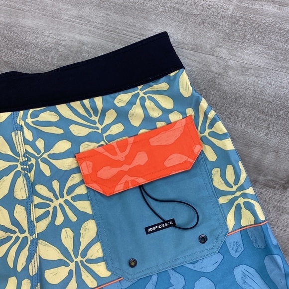 RIP CURL- MIRAGE SALT WATER BOARD SHORTS - Picture 7 of 14